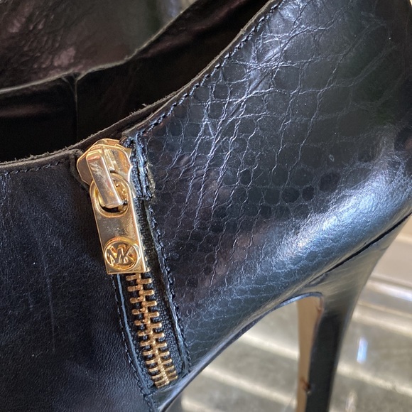 MICHAEL KORS BLACK BOOTIES SIZE 8.5 - Picture 3 of 12